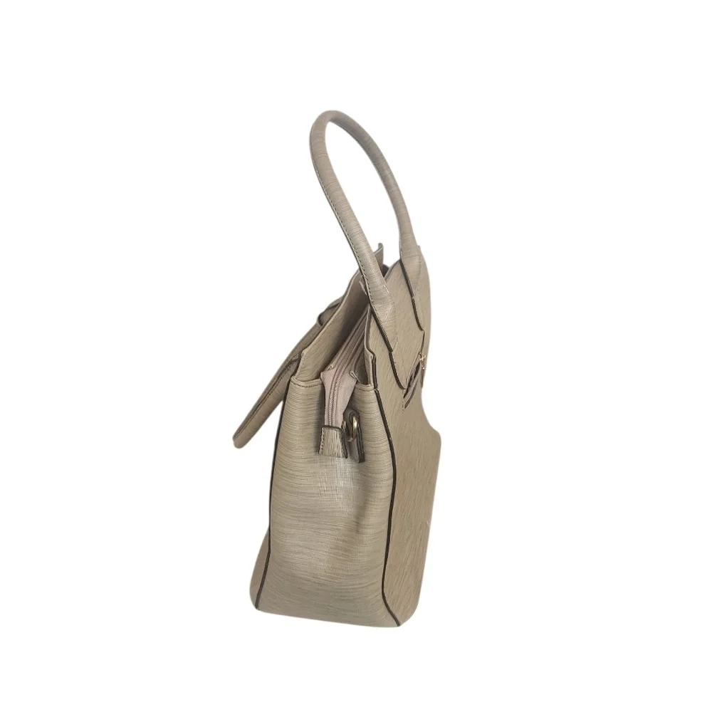 Elegant Tan Handbag